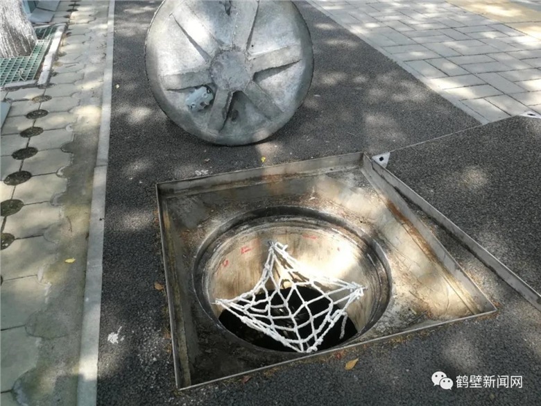 湖南1946伟德bet官方网站井盖亮相河南鹤壁，防盗防移位，手机还能监控井盖状态